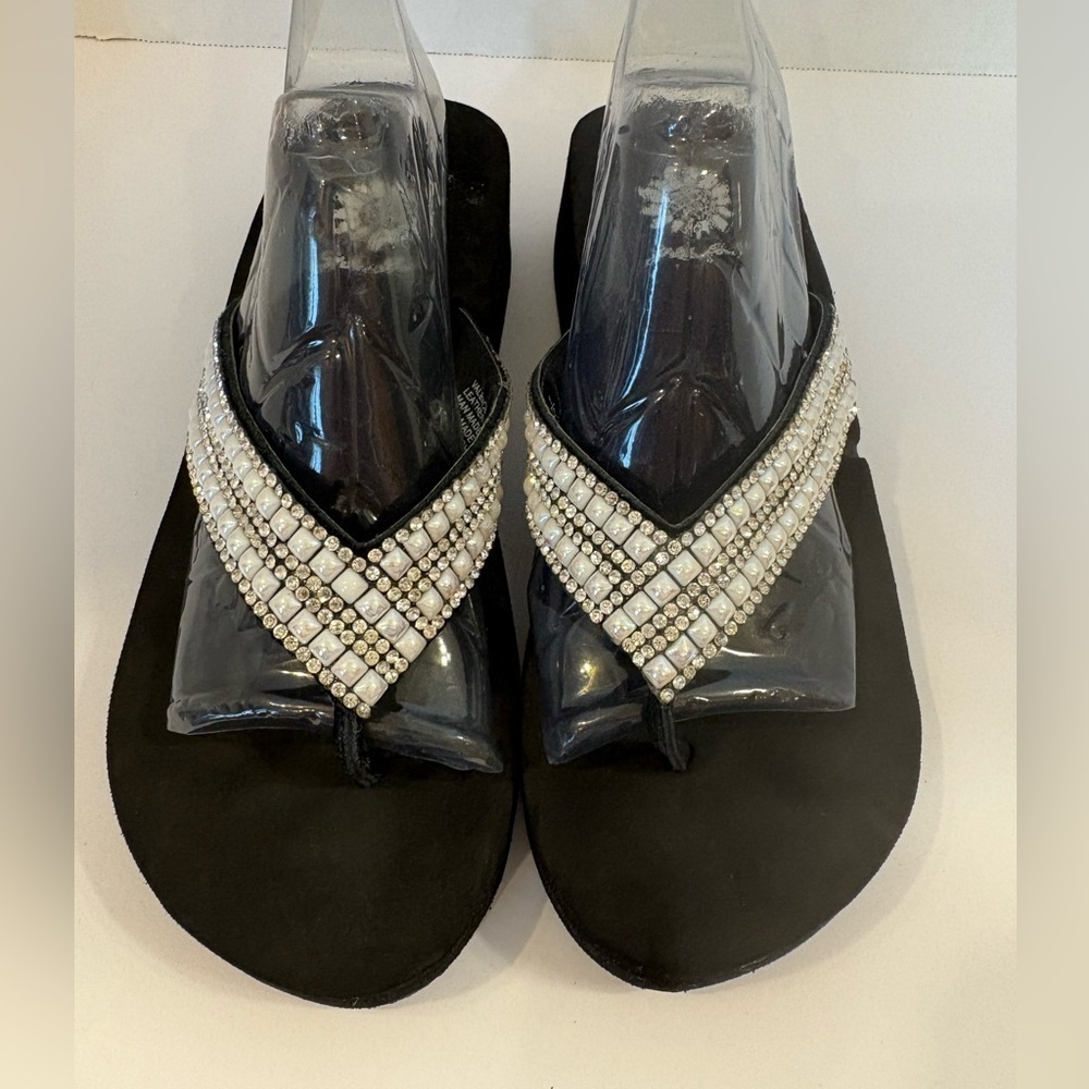 Yellow Box Valence leather beaded flip flops sandals size 7.5
